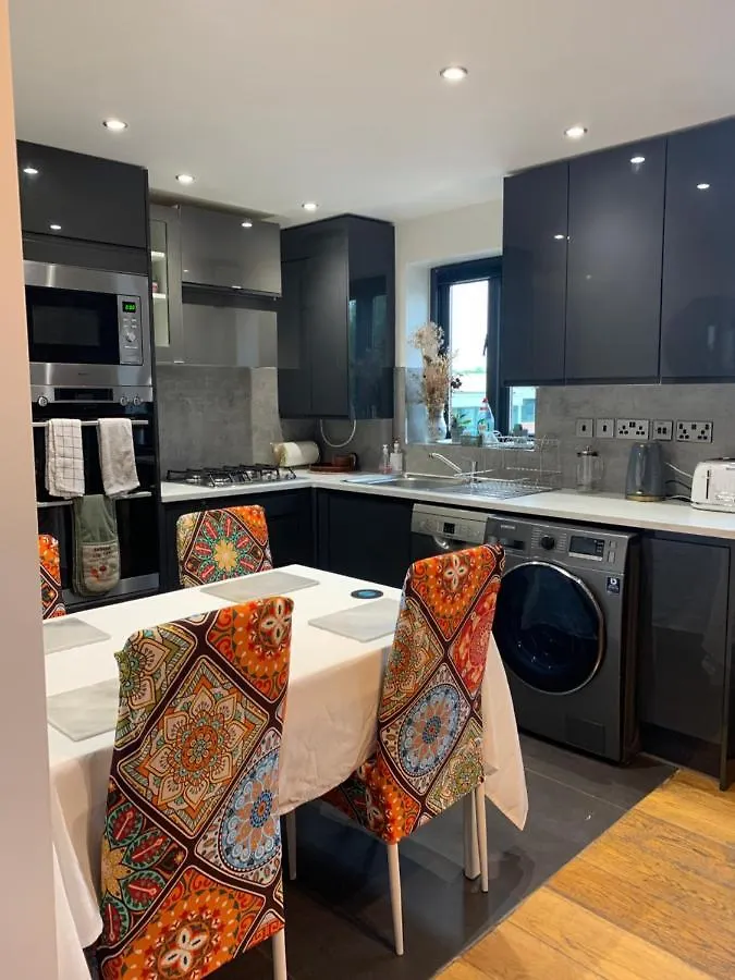 Jags Pads West London Apartment Brentford