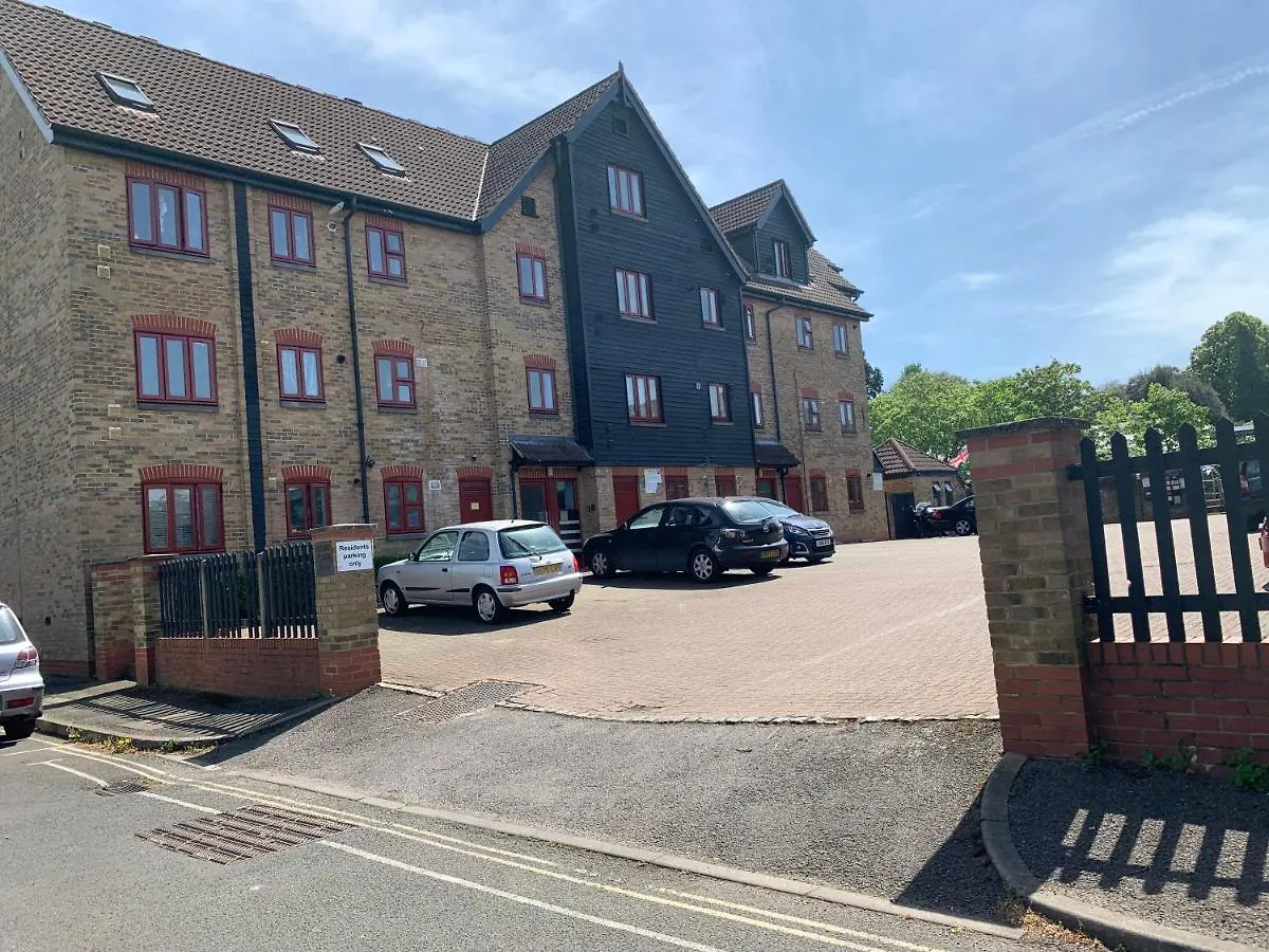 Jags Pads West London Apartment Brentford